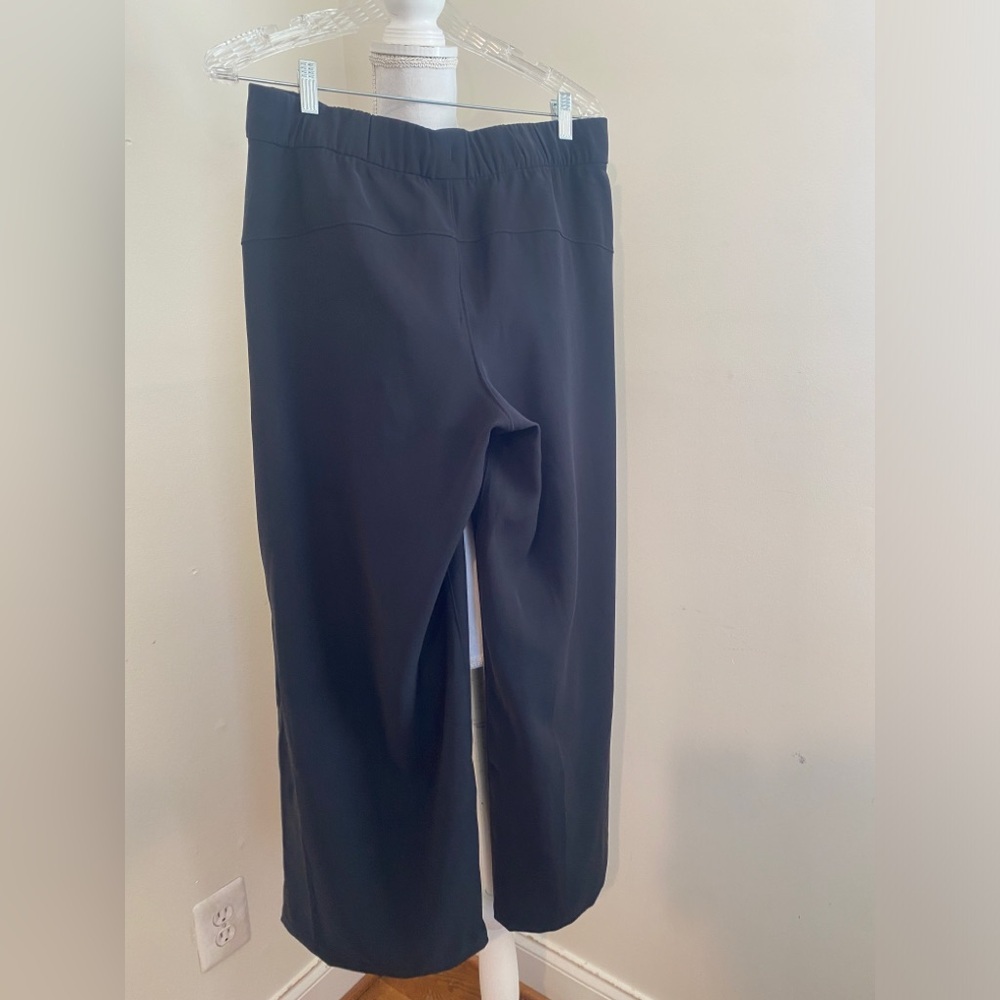 Lululemon On The Fly Pant Wide Leg Woven in Black Size 8 
Inseam 31.5" - Picture 8 of 10